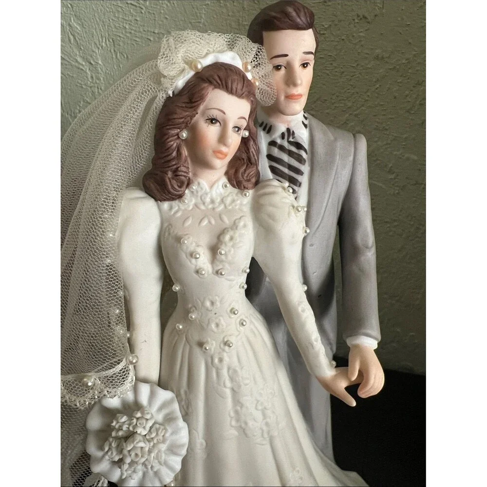 2250”6x10”Musical Classic Bridal Porcelain Decor- White Bride & Gray Groom